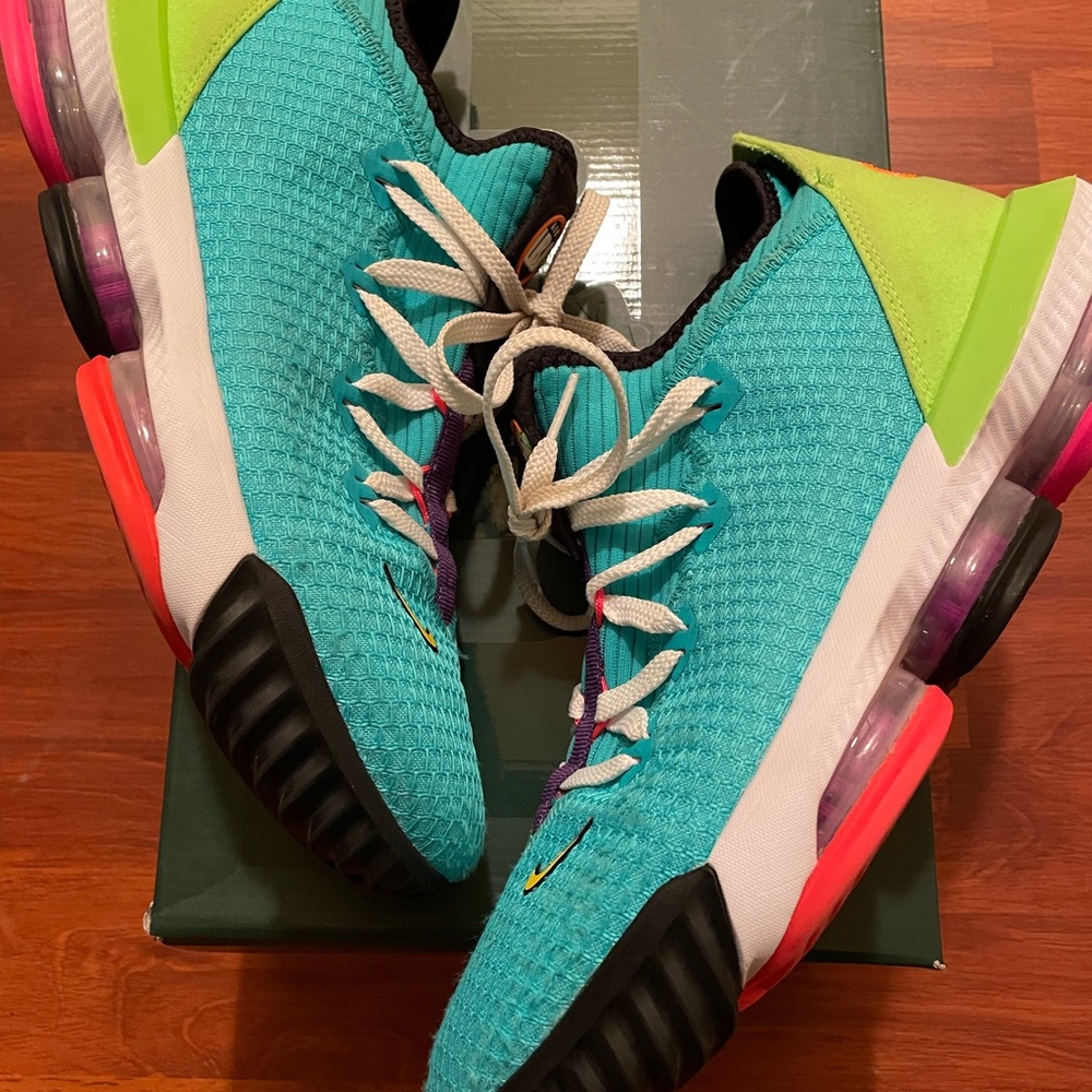 Lebron XVI low